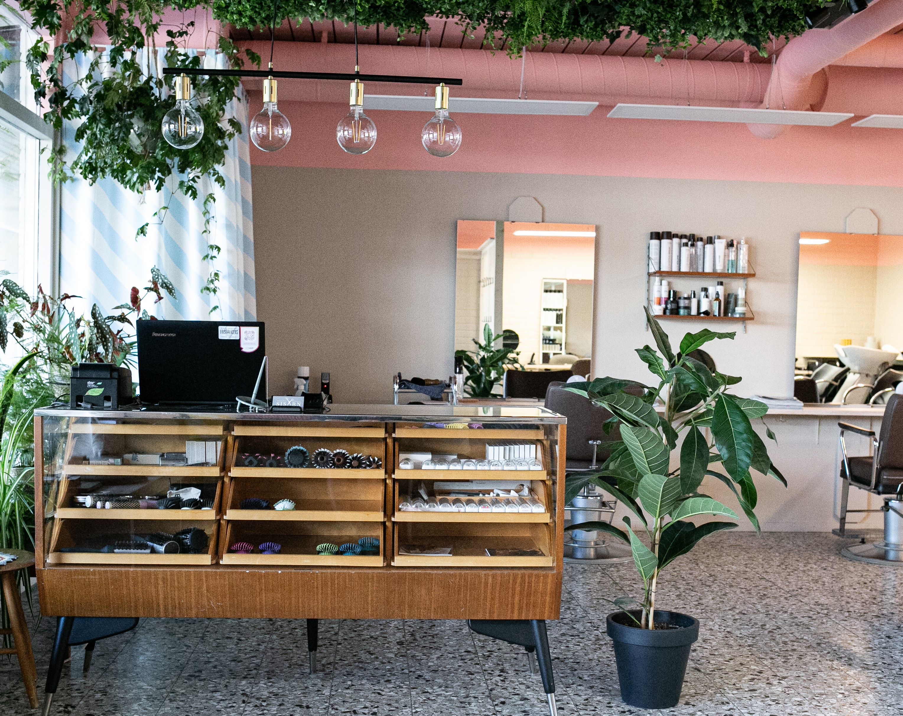 person holding black and silver hand tool